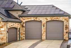 Home,Exterior,With,Beautiful,Stone,Wall,And,Solar,Panels,On